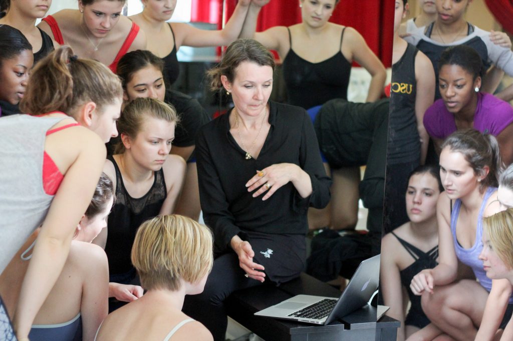 Fiona Lummis teaches Kylián's repertory