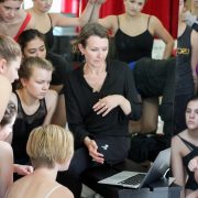 Fiona Lummis teaches Kylián's repertory