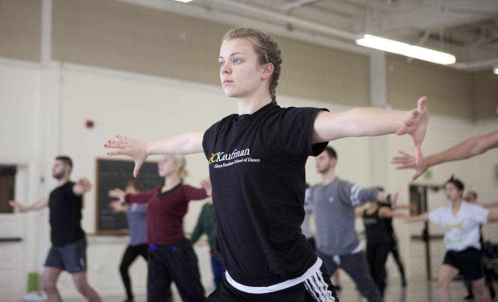 USC Kaufman student Ardyn Flynt in Cloud Gate Dance class