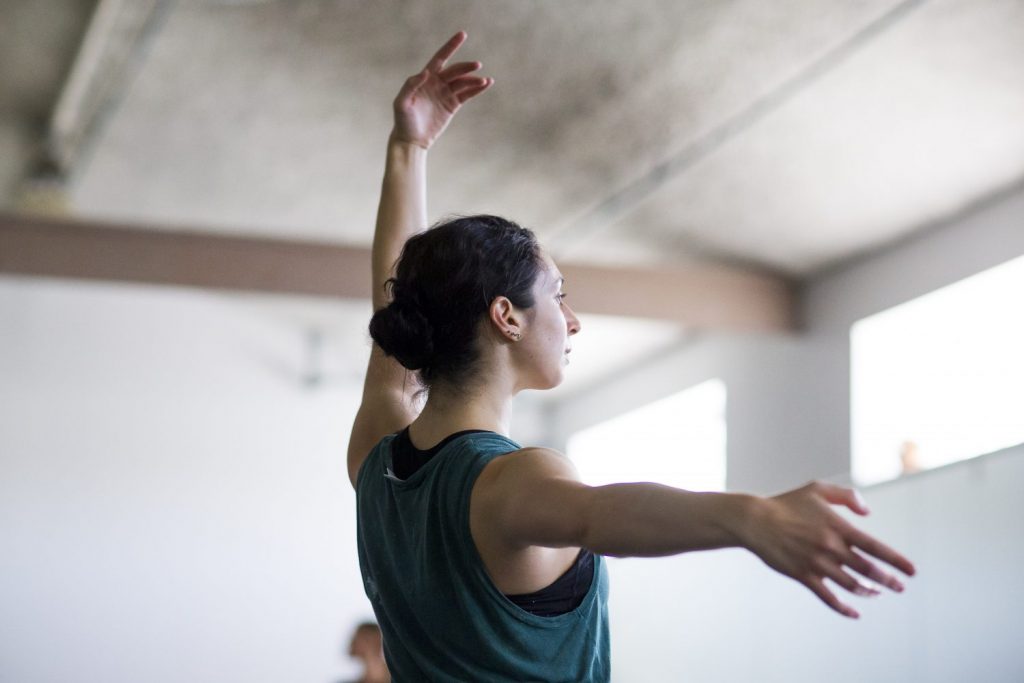 Dancer trains in Hubbard Street Dance Chicago’s intensive program | Photo by Todd Rosenberg Photography