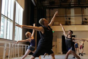 Dwight Rhoden rehearses "Hissy Fits" with USC Kaufman BFA students | Photo by Mary Mallaney