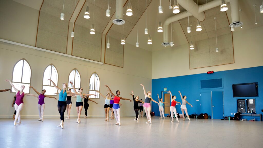 BFA students dance in pointe shoes in the studio.