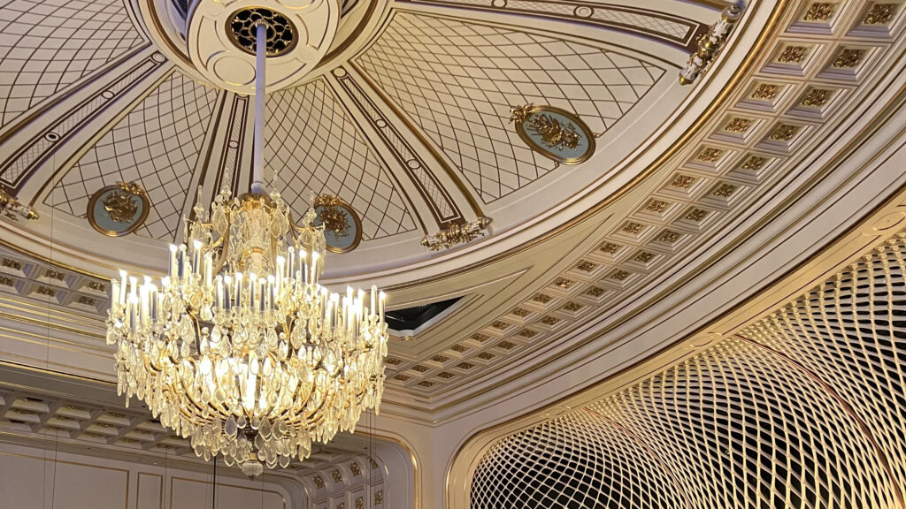 chandelier and ceiling of Berlin State Opera House